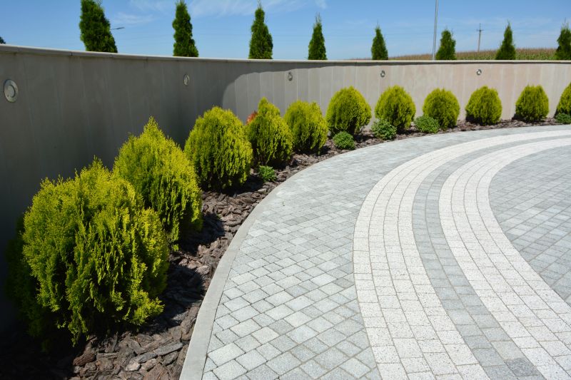 Paver patio with curved edges